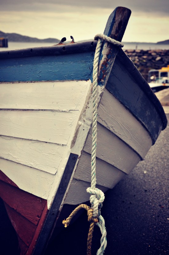 boat at Tarbert Pier red white and blue boat